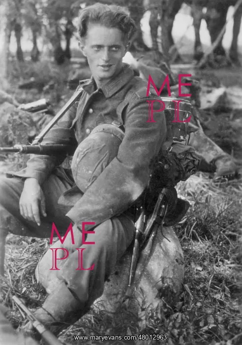 : German soldier on the Eastern Front, 1942 : German soldier on the Eastern Front, 1942