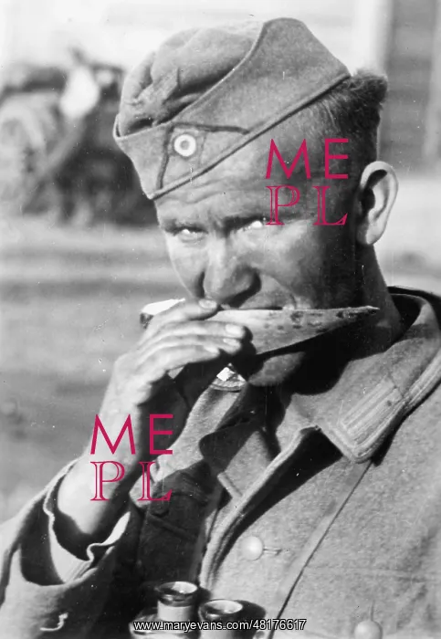 : German soldier on the Eastern Front, 1942 : German soldier on the Eastern Front, 1942