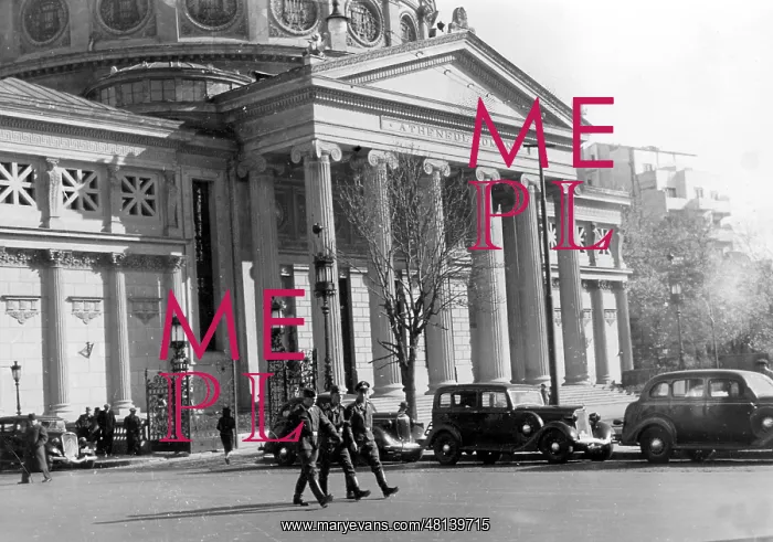: German soldiers in front of the Athenaeum in Bucharest : German soldiers in front of the Athenaeum in Bucharest
