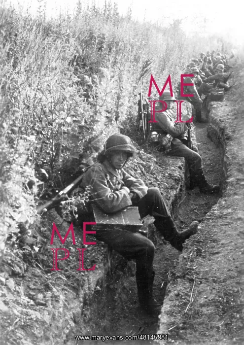 : German soldiers before an attack in the Belgorod zone, 1943 : German soldiers before an attack in the Belgorod zone, 1943