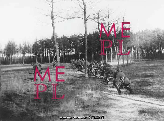  : German soldiers attacking WWI