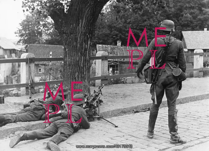 : German soldiers in Belgium, 1940 : German soldiers in Belgium, 1940
