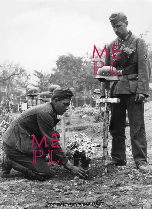 : German soldiers bury a comrade, 1940 : German soldiers bury a comrade, 1940