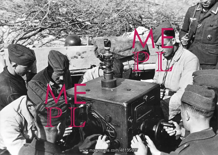 : German soldiers at the command device of a Flak battery, 194 : German soldiers at the command device of a Flak battery, 194