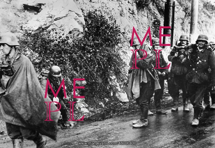 : German soldiers in the Crimea, 1941 : German soldiers in the Crimea, 1941