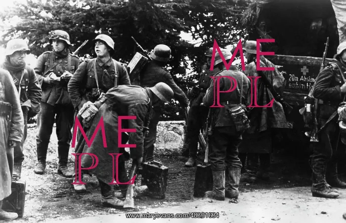 : German soldiers in the Crimea, 1941 : German soldiers in the Crimea, 1941