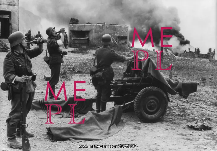 : German soldiers drink beer during the burning : German soldiers drink beer during the burning