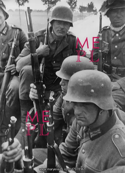 : German Soldiers at the Eastern Front : German Soldiers at the Eastern Front