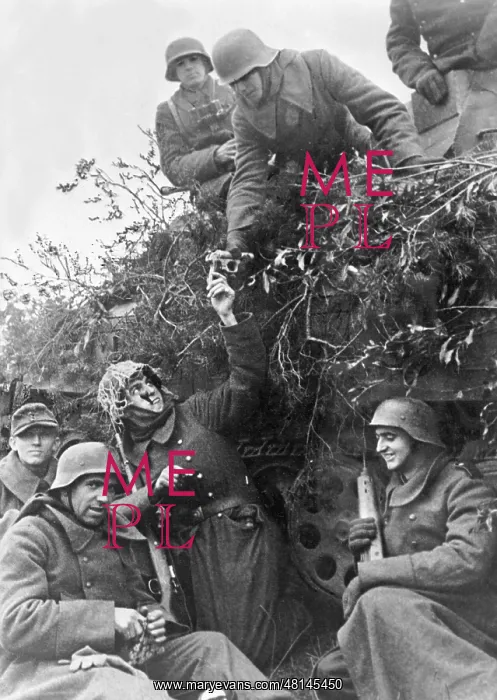 : German soldiers on the Eastern front, 1944 : German soldiers on the Eastern front, 1944