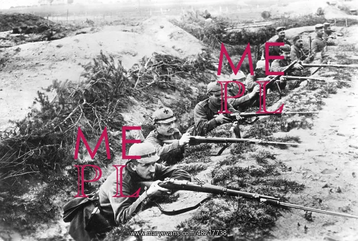 : German soldiers in their emplacement during the battle of Ta : German soldiers in their emplacement during the battle of Ta