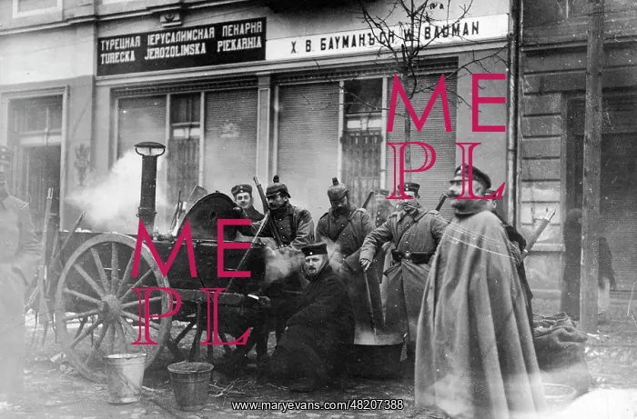 : German soldiers at a field kitchen on the Eastern Front, 191 : German soldiers at a field kitchen on the Eastern Front, 191