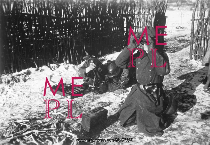 : German soldiers with a grenade launcher on the Eastern Front : German soldiers with a grenade launcher on the Eastern Front
