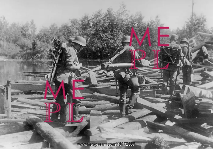 : German soldiers with grenade launchers in WWII on the Easter : German soldiers with grenade launchers in WWII on the Easter