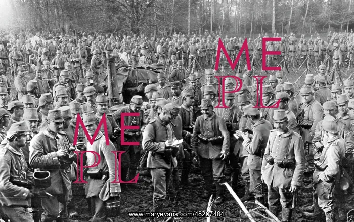 : German soldiers having lunch, 1915 : German soldiers having lunch, 1915