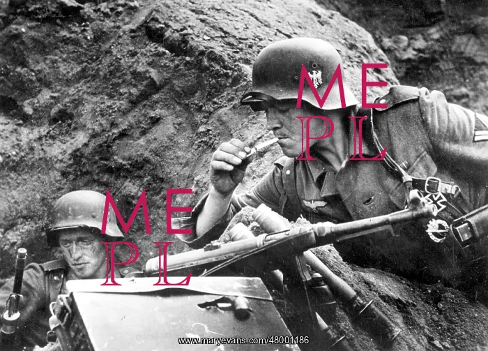 : German soldiers in a lull in the fighting on the Eastern Fro : German soldiers in a lull in the fighting on the Eastern Fro