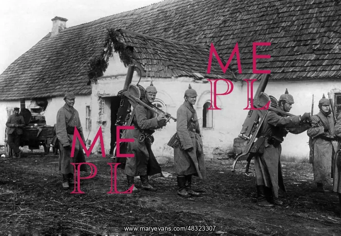 : German soldiers with machine guns at the Eastern Front, 1915 : German soldiers with machine guns at the Eastern Front, 1915
