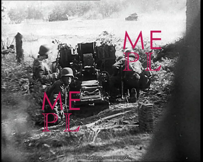 : German Soldiers Manning an Artillery Piece : German Soldiers Manning an Artillery Piece