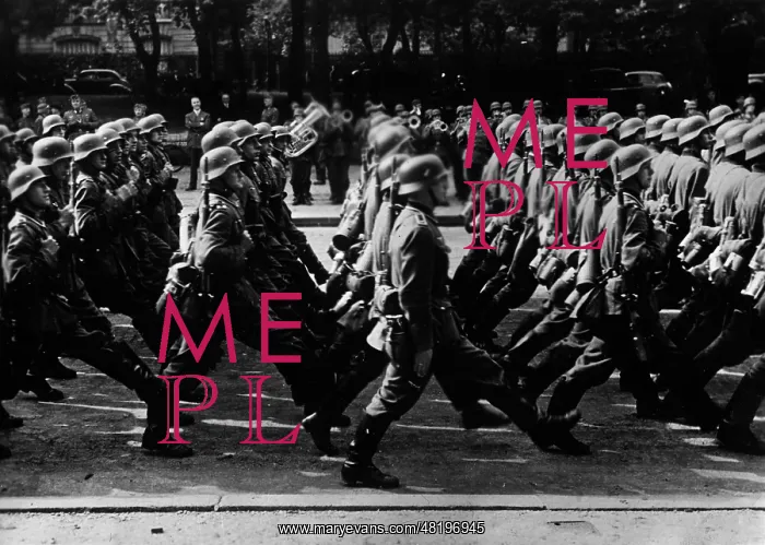 : German soldiers marching in Paris, 1940 : German soldiers marching in Paris, 1940