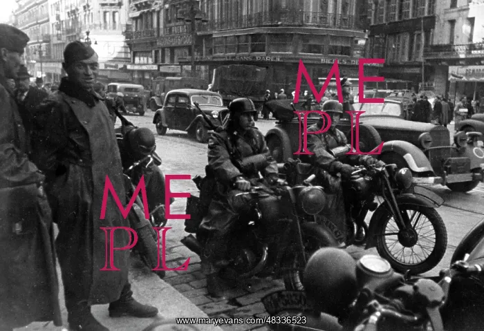 : German soldiers in Marseilles, 1942 : German soldiers in Marseilles, 1942
