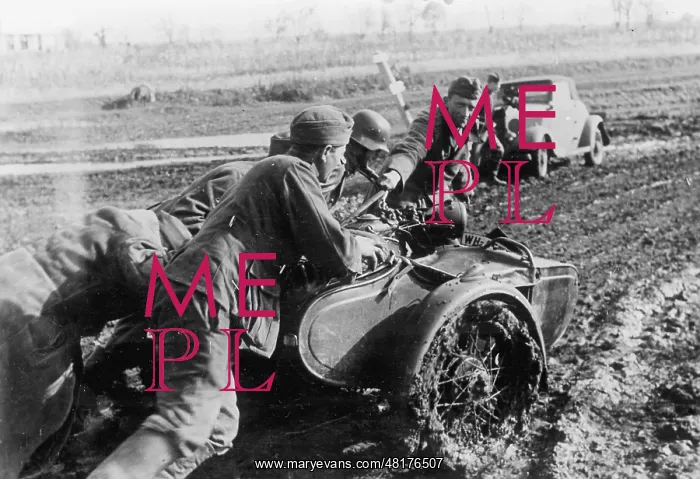 : German soldiers on a muddy road on the Eastern Front, 1941 : German soldiers on a muddy road on the Eastern Front, 1941