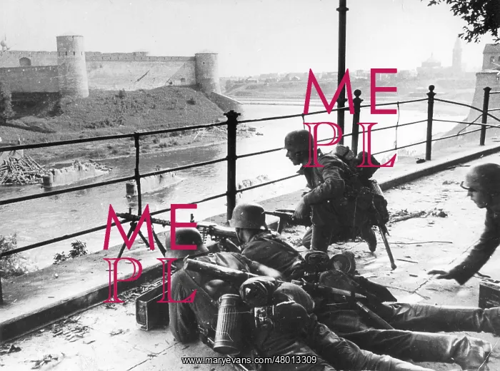 : German soldiers on the Narva in Estonia, 1941 : German soldiers on the Narva in Estonia, 1941