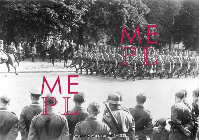 : German soldiers parade in Paris, 1940 : German soldiers parade in Paris, 1940