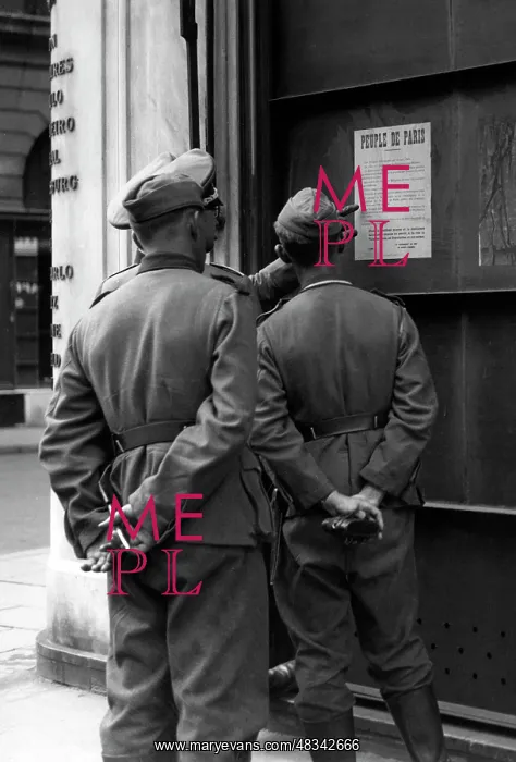 : German soldiers in Paris, 1940 : German soldiers in Paris, 1940