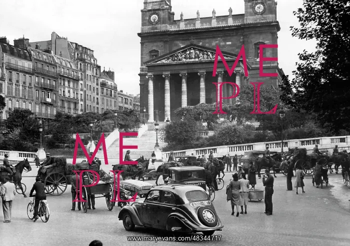 : German soldiers move to the front through Paris, 1940 : German soldiers move to the front through Paris, 1940