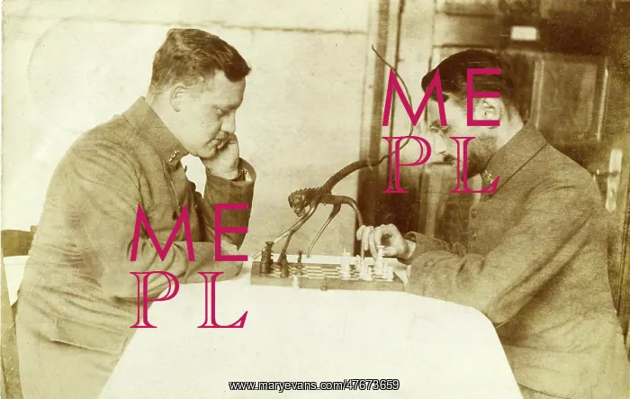 : German soldiers playing chess, WW1 : German soldiers playing chess, WW1