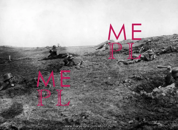 : German soldiers preparing to attack, 1917 : German soldiers preparing to attack, 1917
