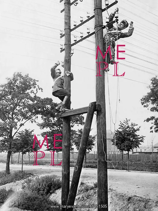 : German soldiers set up a communication link, 1900 : German soldiers set up a communication link, 1900