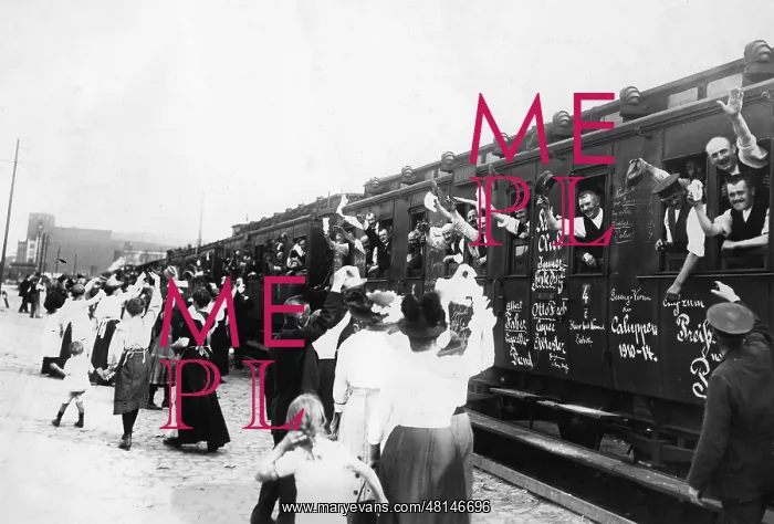: German soldiers in a transport train headed for the front, 1 : German soldiers in a transport train headed for the front, 1