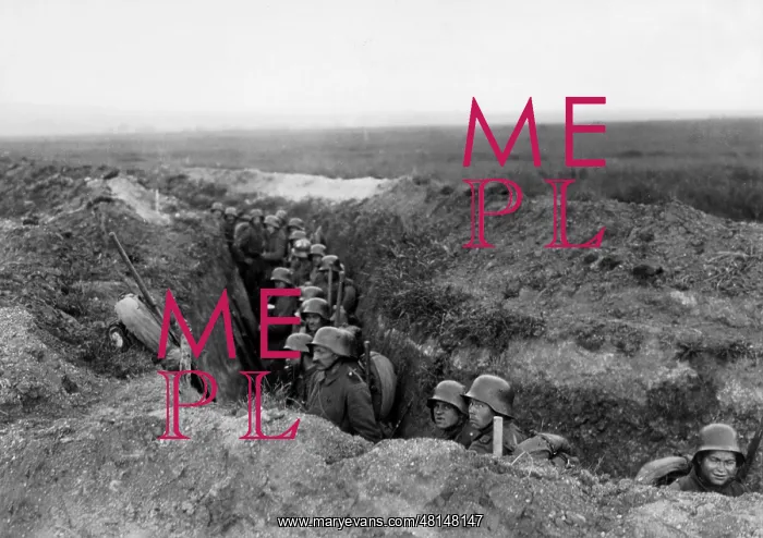 : German soldiers in trenches before an attack, 1918 : German soldiers in trenches before an attack, 1918
