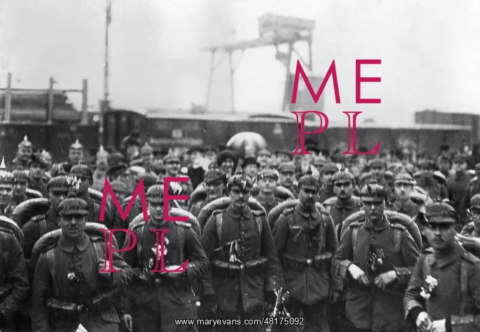 : German soldiers before the trip to the front, 1915 : German soldiers before the trip to the front, 1915