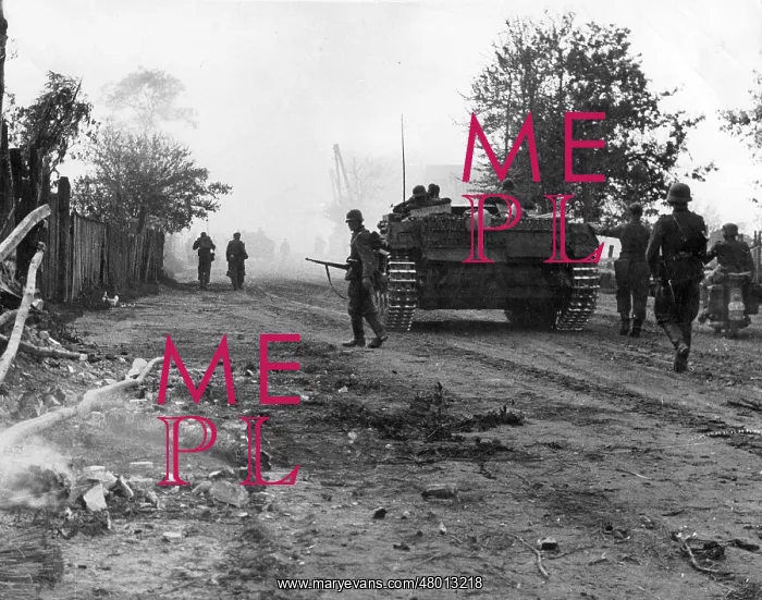 : German soldiers in a village on the Eastern front, 1941 : German soldiers in a village on the Eastern front, 1941