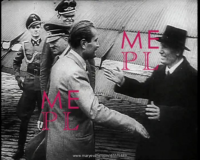 : German Statesman Greeting Dulce of the Italian : German Statesman Greeting Dulce of the Italian