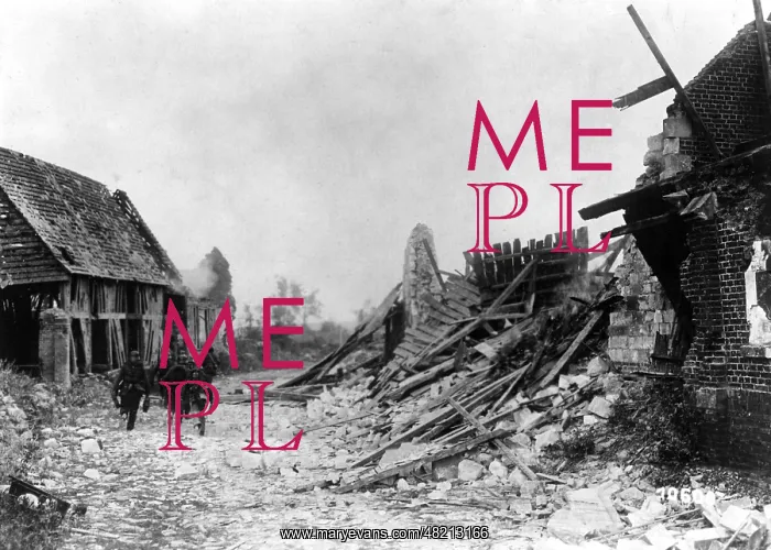 : German storm troop on a fast march, 1917 : German storm troop on a fast march, 1917