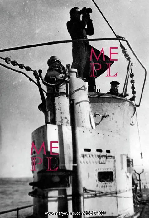: German submarine in the Atlantic Ocean, 1918 : German submarine in the Atlantic Ocean, 1918