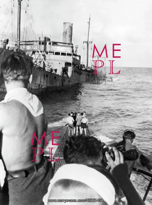 : German submarine on an enemy voyage, 1943 : German submarine on an enemy voyage, 1943