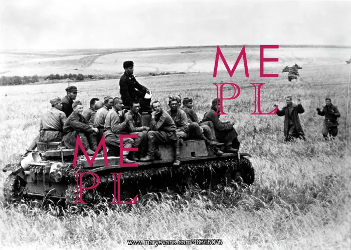 : German tank with Soviet prisoners of war, 1942 : German tank with Soviet prisoners of war, 1942