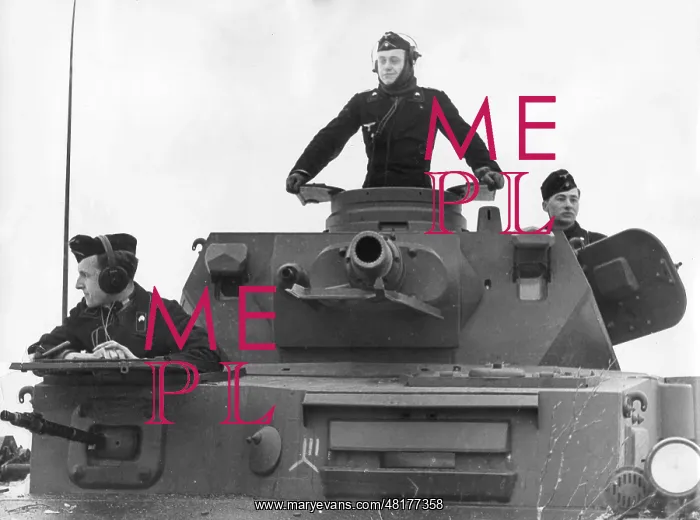 : German Tankers in a Tank, 1941 : German Tankers in a Tank, 1941
