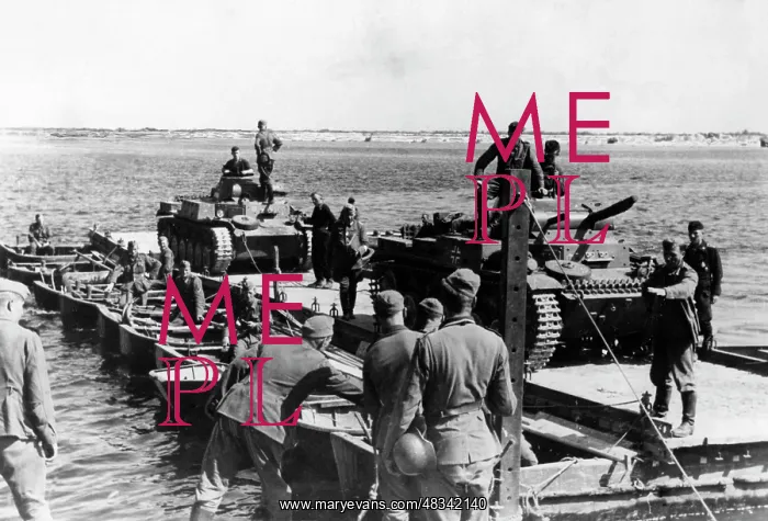 : German tanks cross the Dnieper, 1941 : German tanks cross the Dnieper, 1941