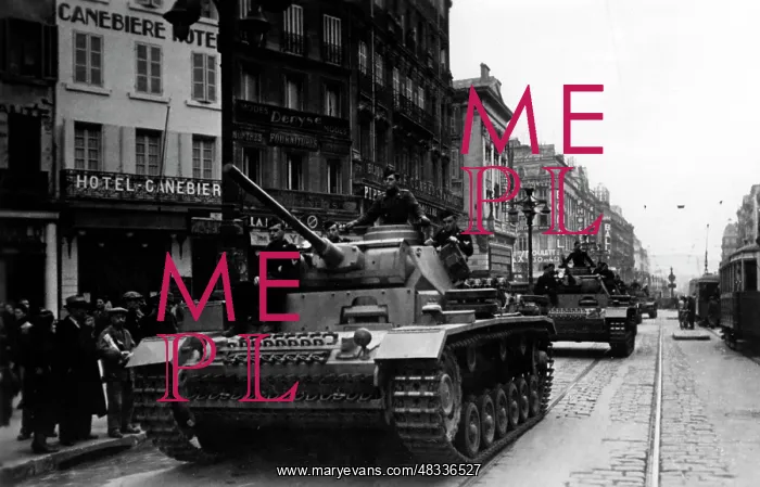 : German tanks in Marseilles, 1942 : German tanks in Marseilles, 1942