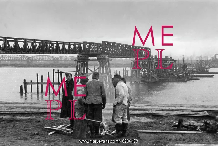 : German troops, 1939, Reconstructed bridge at Grudziadz, 1939 : German troops, 1939, Reconstructed bridge at Grudziadz, 1939