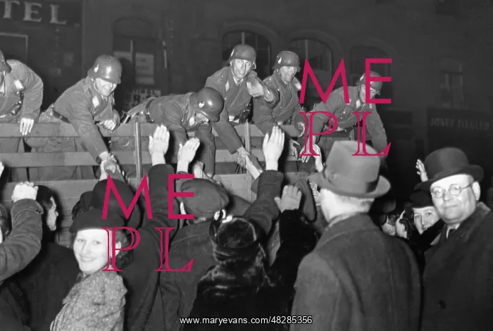 : German troops arrive in Austria, 1938 : German troops arrive in Austria, 1938
