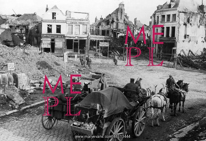 : German troops in Bapaume at the Western Front, 1918 : German troops in Bapaume at the Western Front, 1918