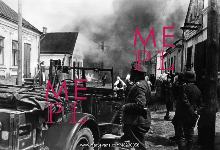  : German troops in a burning village on the Eastern Front
