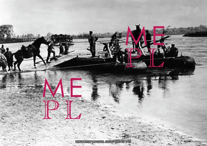 : German troops cross a border river on the Eastern Front : German troops cross a border river on the Eastern Front