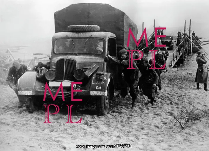  : German troops cross the Dnieper, 1941