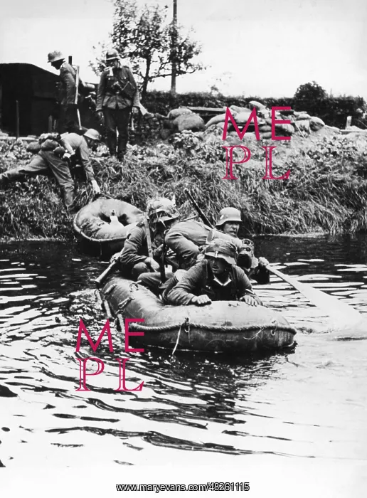 : German troops crossing a river, 1940 : German troops crossing a river, 1940